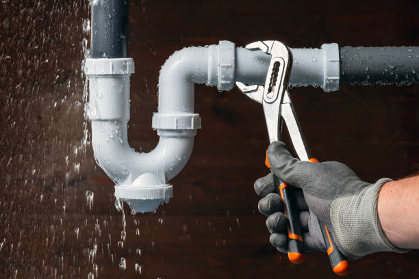 Professional Leak Detection technician working in Rome, IL